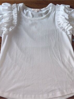 EUC Stella + Ginger White Ribbed Flutter Ruffle Sleeve Top